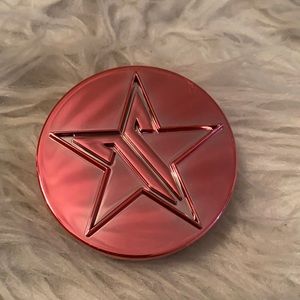 Jeffree Star Cosmetics loose setting powder in Beige